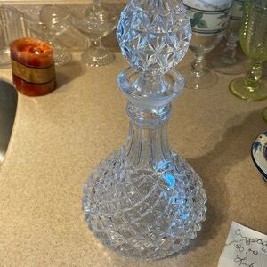 Vintage crystal crosshatch decanter with stopper. Heavyweight 12.25 tall likenew